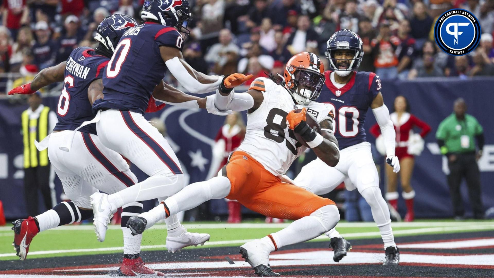 Cleveland Browns tight end David Njoku (85) makes a reception for a touchdown as Houston Texans safety Adrian Amos (0) defends during the second quarter at NRG Stadium.