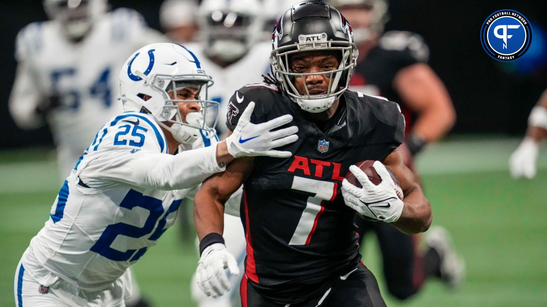 Atlanta Falcons running back Bijan Robinson (7) runs against Indianapolis Colts safety Rodney Thomas II (25) during the first quarter at Mercedes-Benz Stadium.