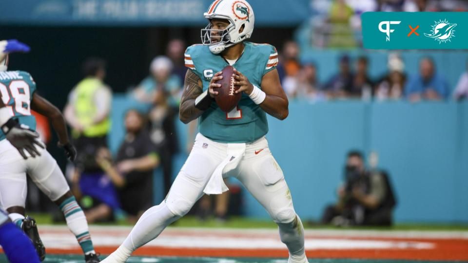 Miami Dolphins QB Tua Tagovailoa (1) looks to throw against the Dallas Cowboys.