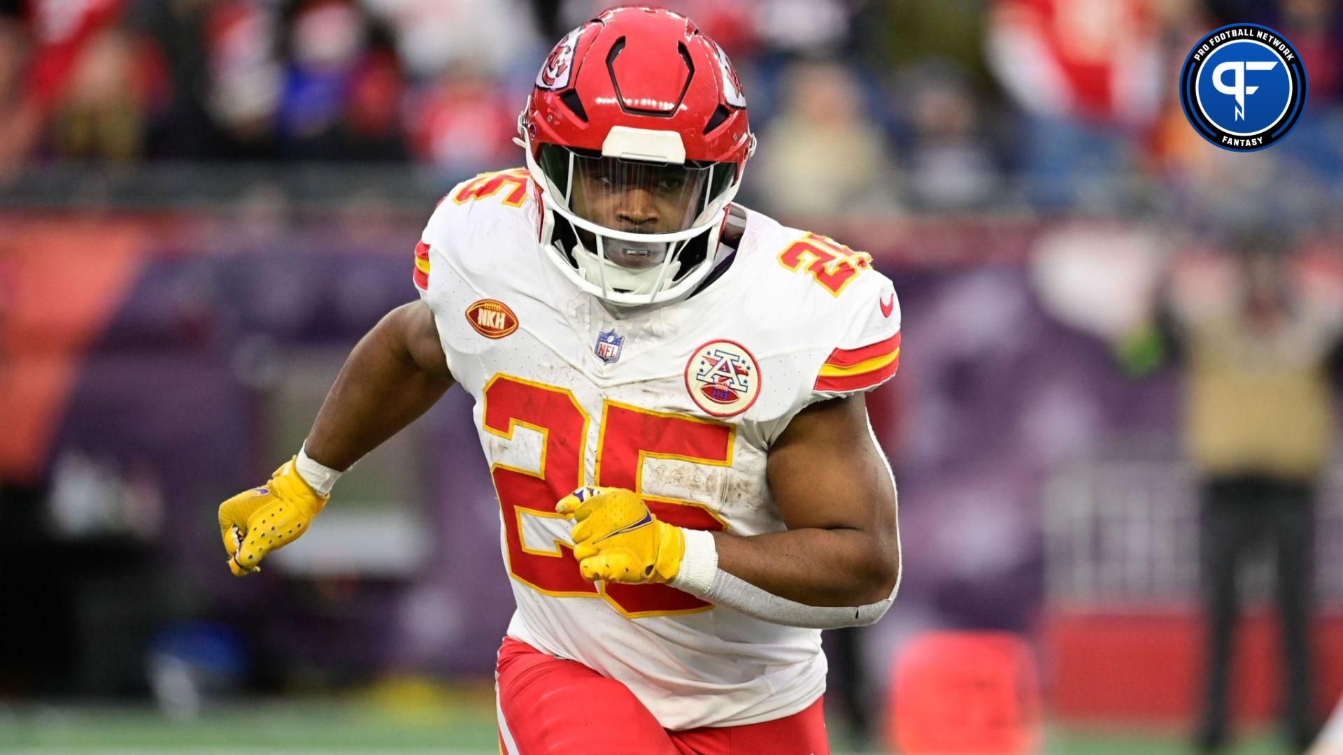 Kansas City Chiefs running back Clyde Edwards-Helaire (25) in motion iagainst the New England Patriots during the second half at Gillette Stadium.