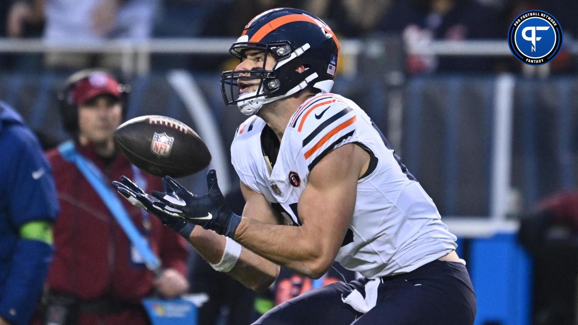 Chicago Bears tight end Cole Kmet (85) catches a 29-yard pass to set up first and goal in the first half against the Arizona Cardinals at Soldier Field.