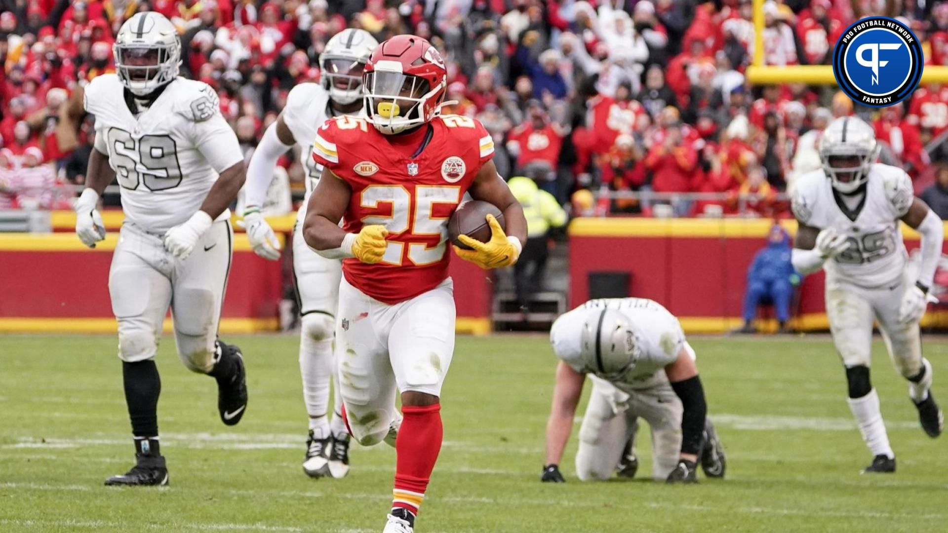 Kansas City Chiefs running back Clyde Edwards-Helaire (25) runs the ball against the Las Vegas Raiders during the game at GEHA Field at Arrowhead Stadium.