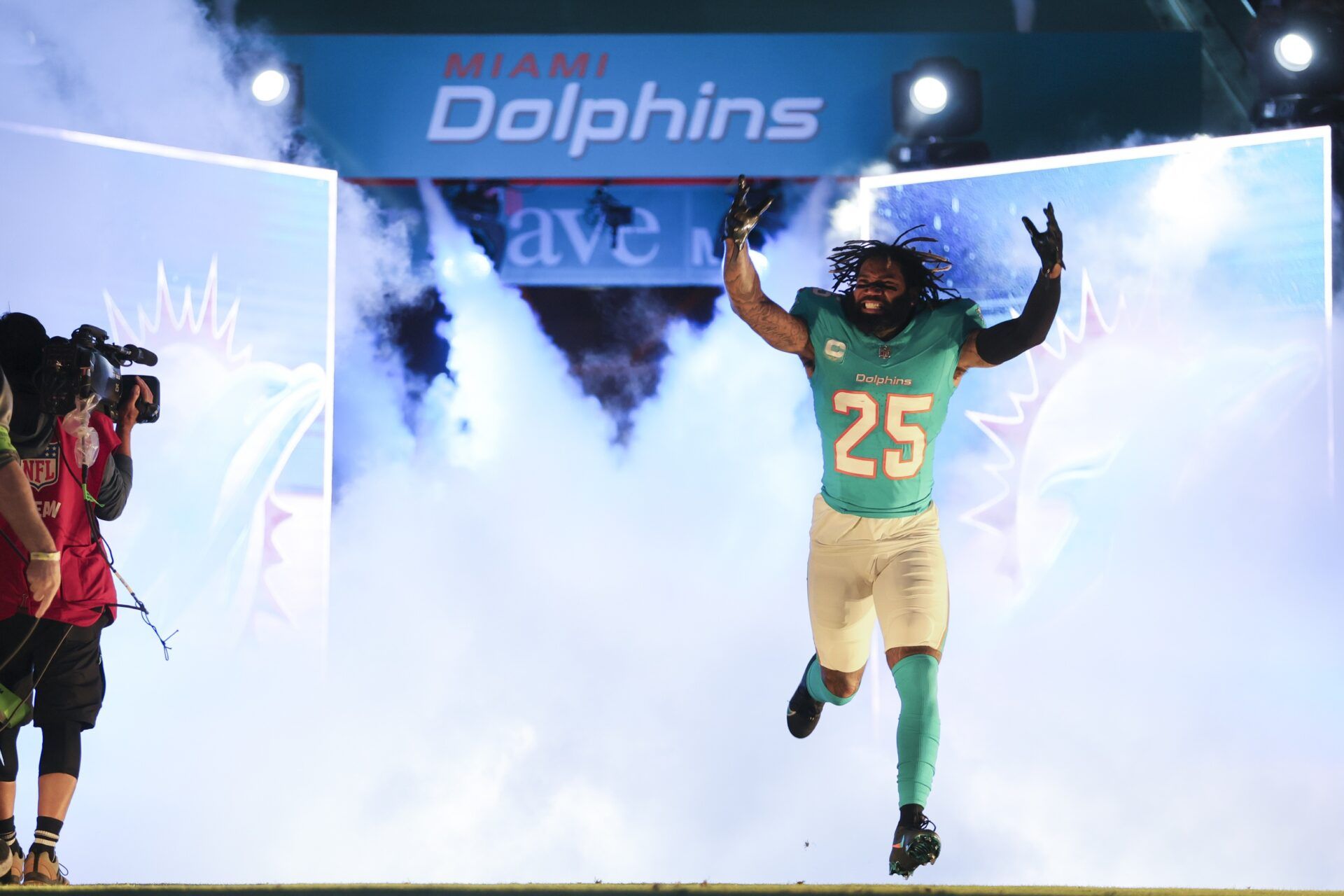 Miami Dolphins cornerback Xavien Howard (25) takes to the field prior to the game against the Tennessee Titans at Hard Rock Stadium.