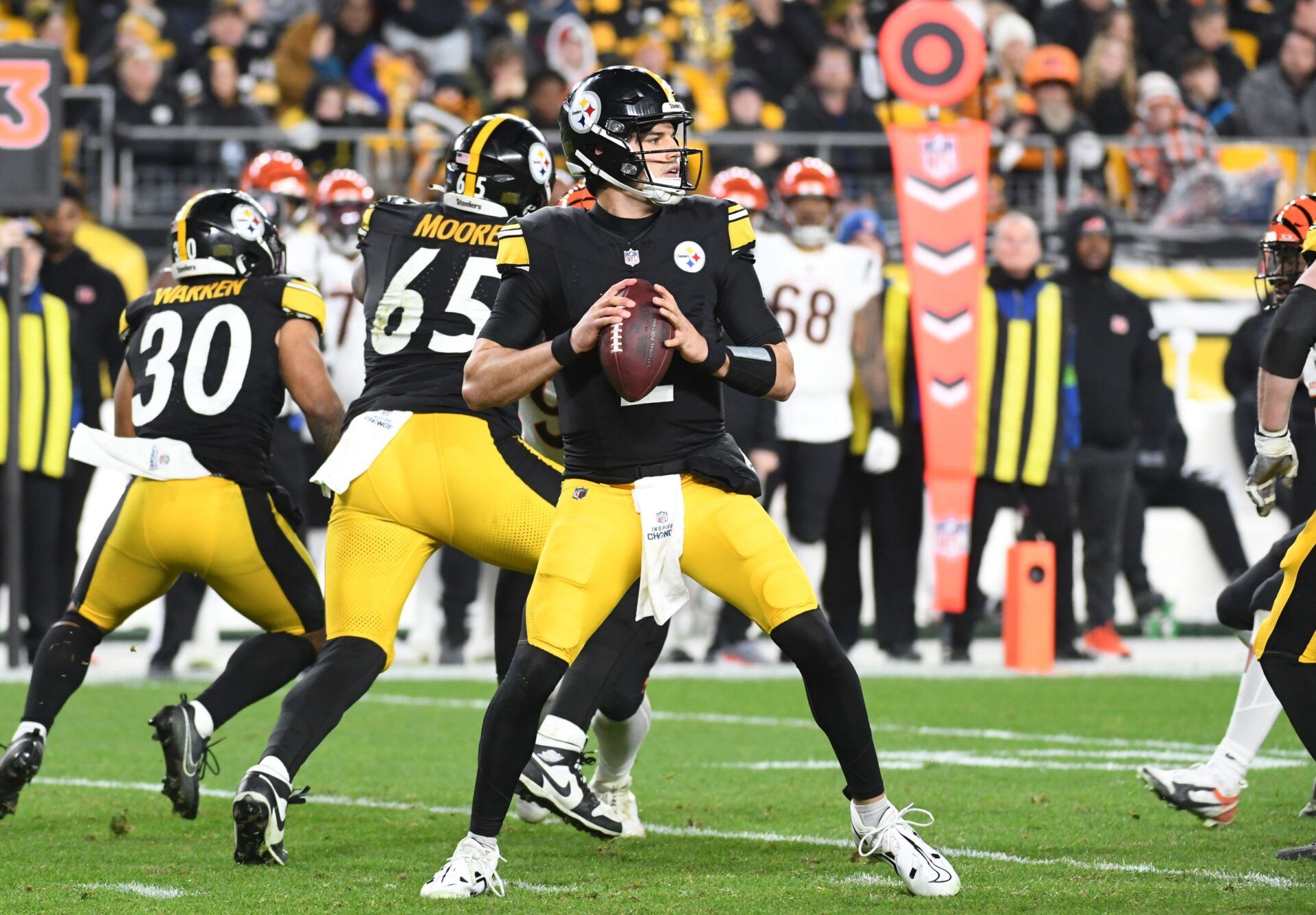 Pittsburgh Steelers quarterback Mason Rudolph (2) throws the ball against the Cincinnati Bengals at Acrisure Stadium.