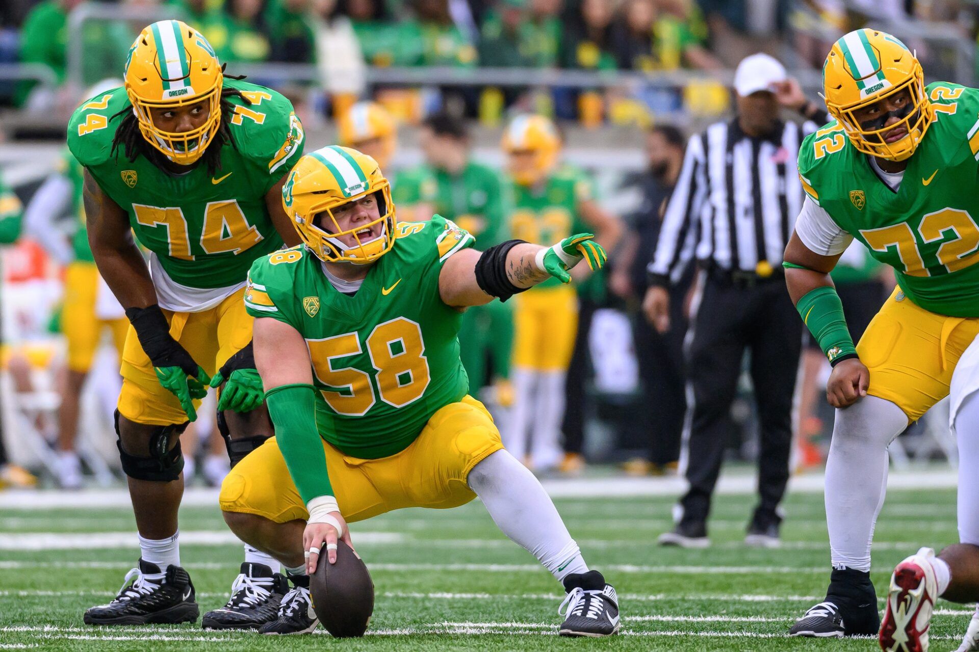 Oregon Ducks center Jackson Powers-Johnson (58) signals before a snap against the Washington State Cougars.