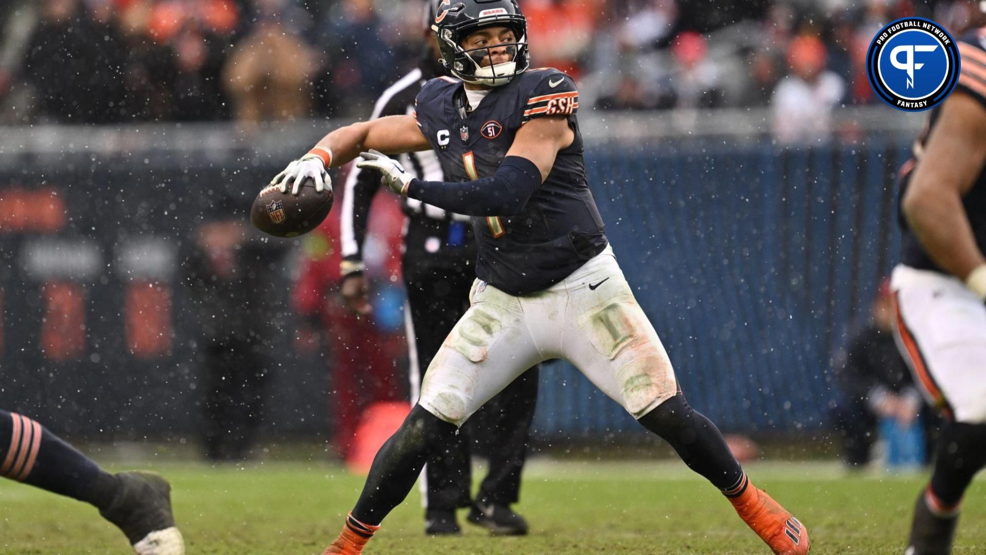 Chicago Bears QB Justin Fields (1) throws a pass against the Atlanta Falcons.