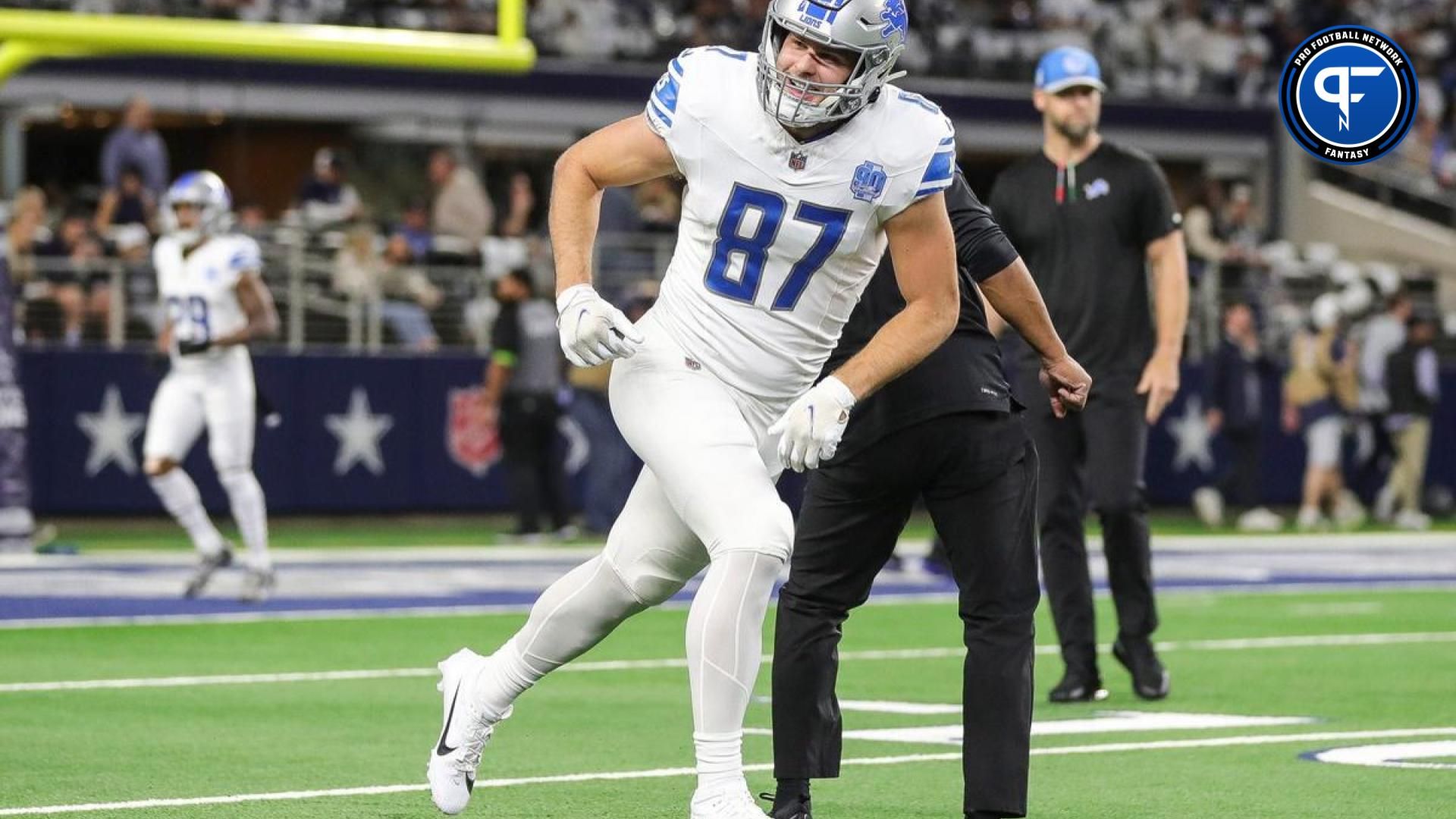 Detroit Lions TE Sam LaPorta (87) warms up prior to a game against the Dallas Cowboys.