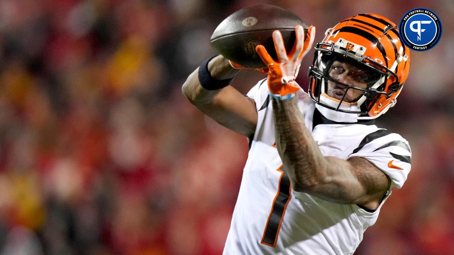 Cincinnati Bengals wide receiver Ja'Marr Chase (1) catches a pass in the fourth quarter during a Week 17 NFL football game between the Cincinnati Bengals and the Kansas City Chiefs at GEHA Field at Arrowhead Stadium.