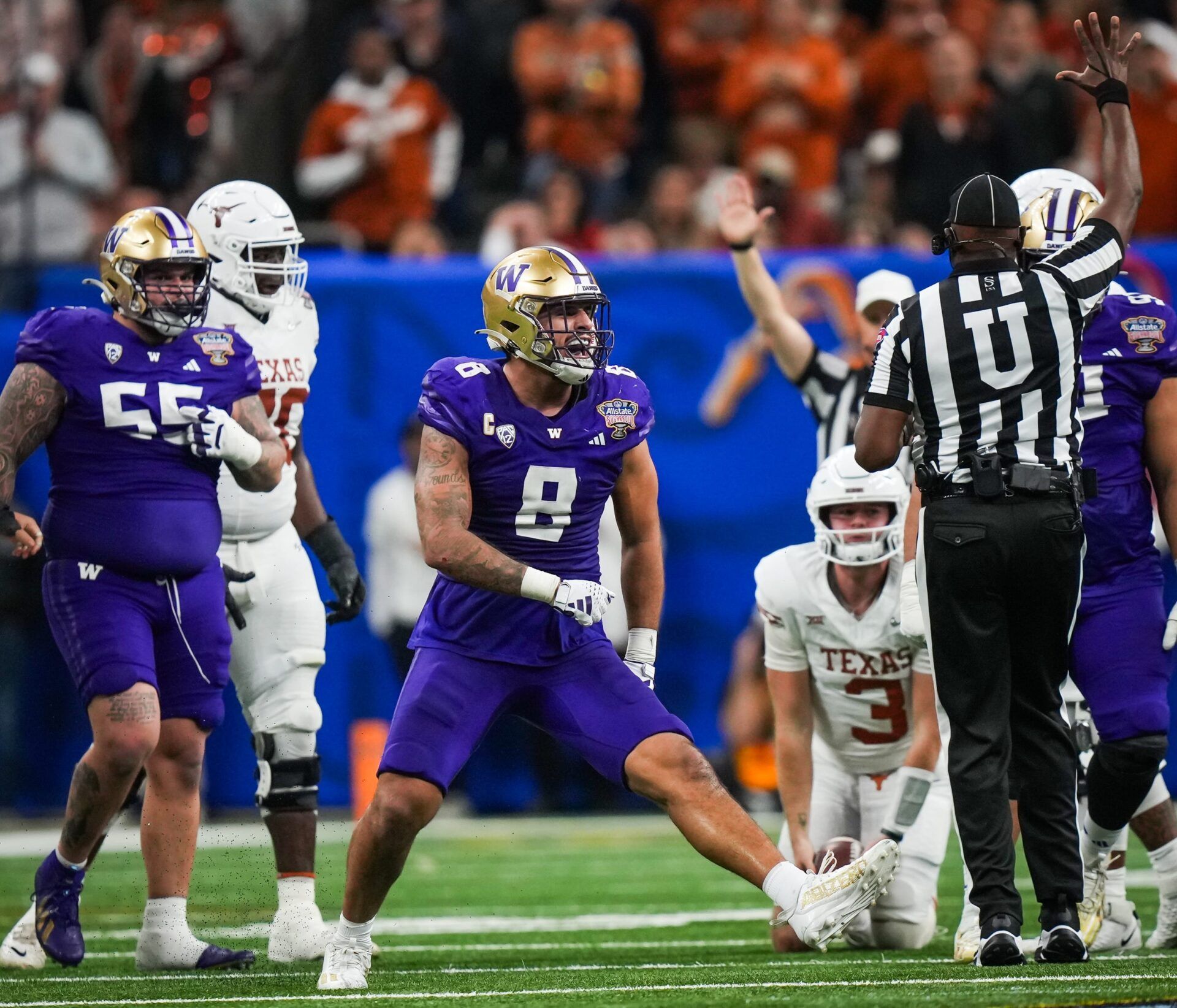 Washington Huskies defensive end Bralen Trice (8) celebrates a play in the fourth quarter of the Sugar Bowl College Football Playoff semi-finals at the Ceasars Superdome