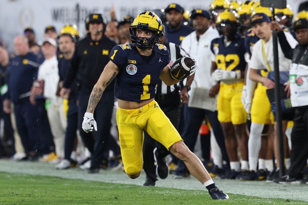 Michigan Wolverines wide receiver Roman Wilson (1) runs against the Alabama Crimson Tide in the fourth quarter in the 2024 Rose Bowl college football playoff semifinal game at Rose Bowl.