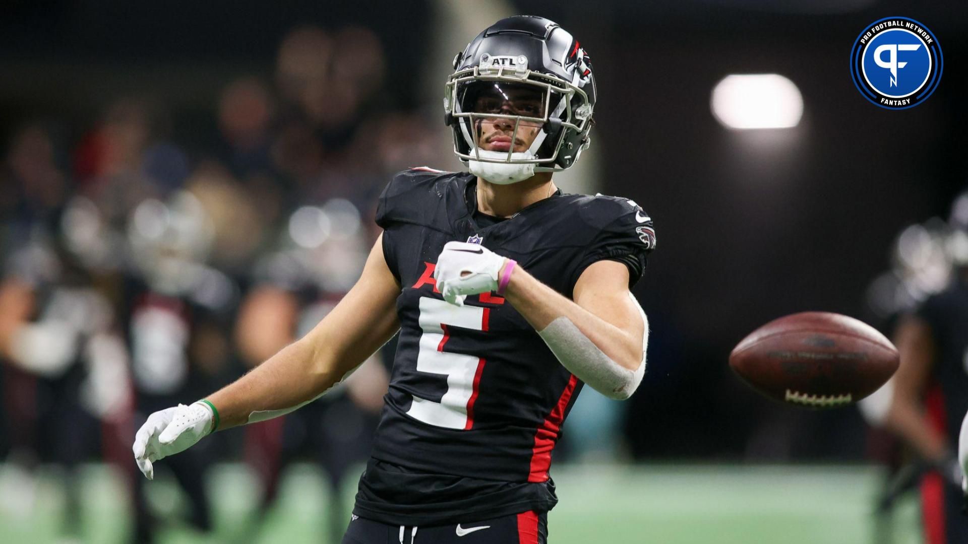 Atlanta Falcons wide receiver Drake London (5) reacts after a catch against the Tampa Bay Buccaneers in the second half at Mercedes-Benz Stadium.