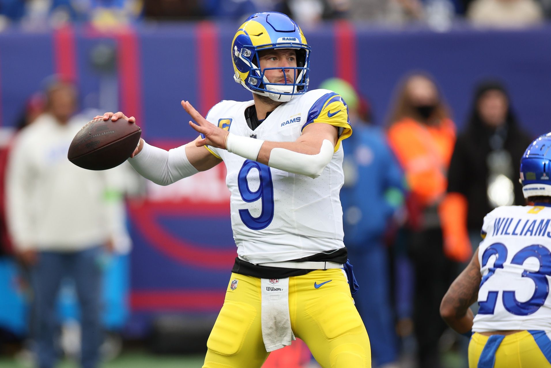 Los Angeles Rams QB Matthew Stafford (9) looks to pass against the New York Giants.