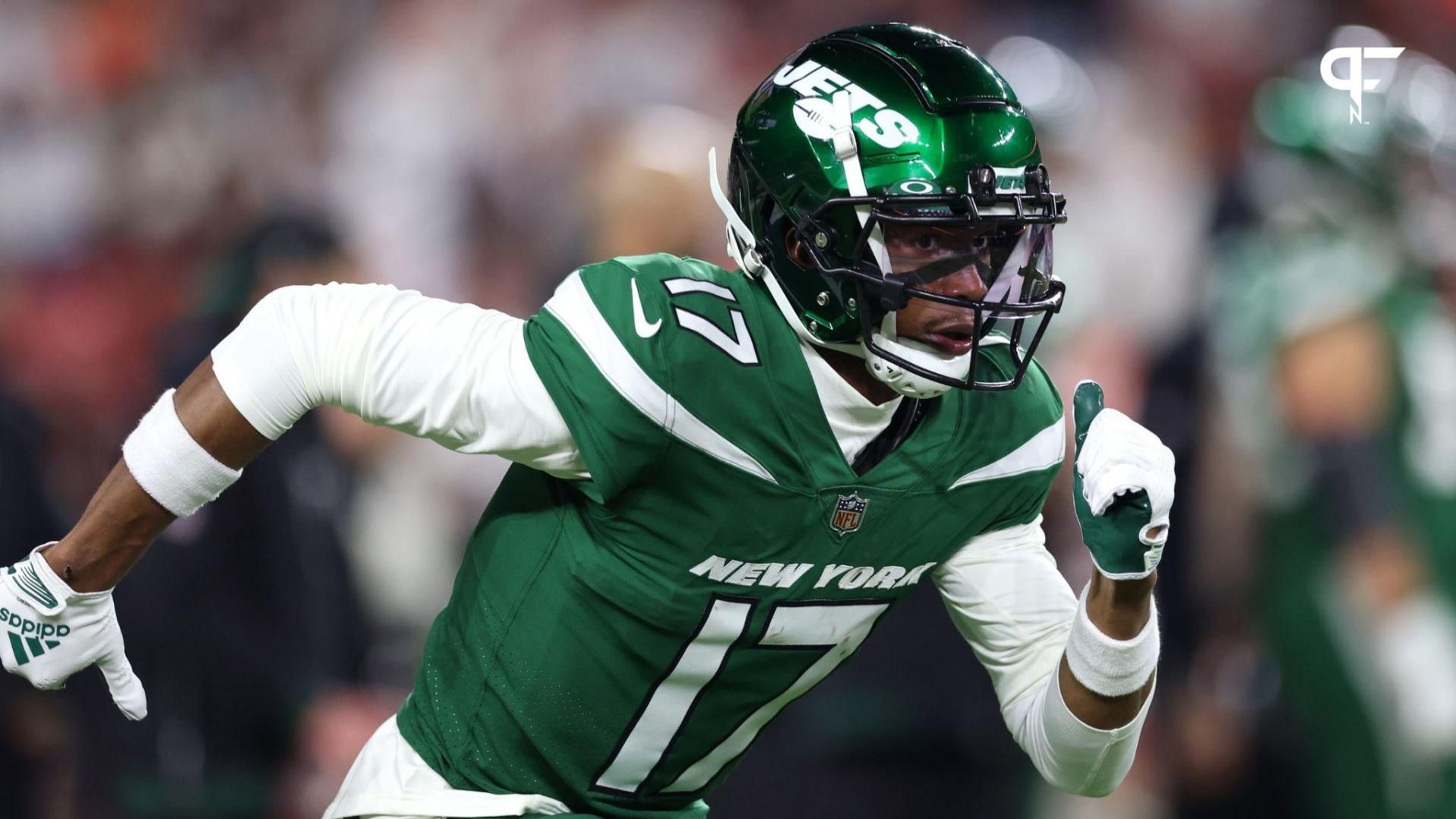 New York Jets wide receiver Garrett Wilson (17) warms up before the game against the Cleveland Browns at Cleveland Browns Stadium.