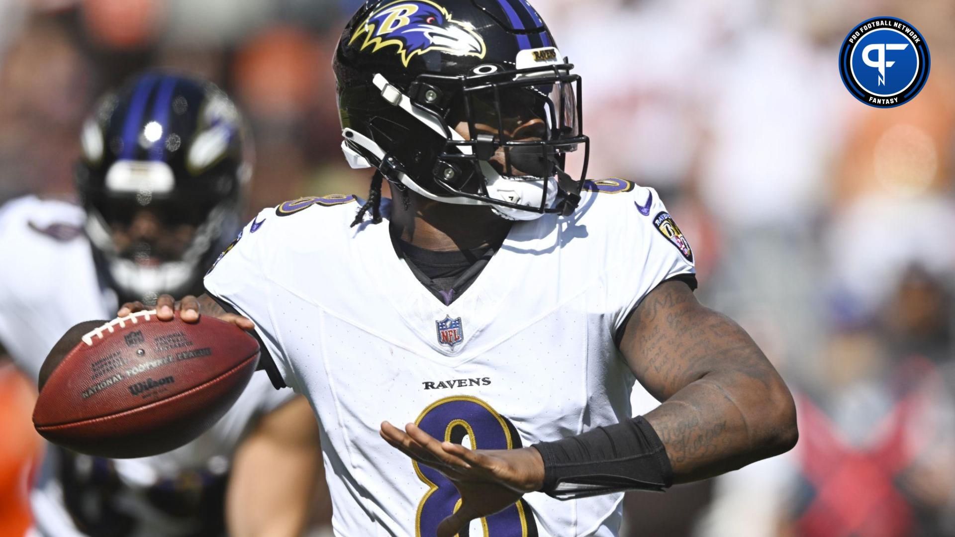 Baltimore Ravens QB Lamar Jackson (8) gets set to throw a pass against the Cleveland Browns.