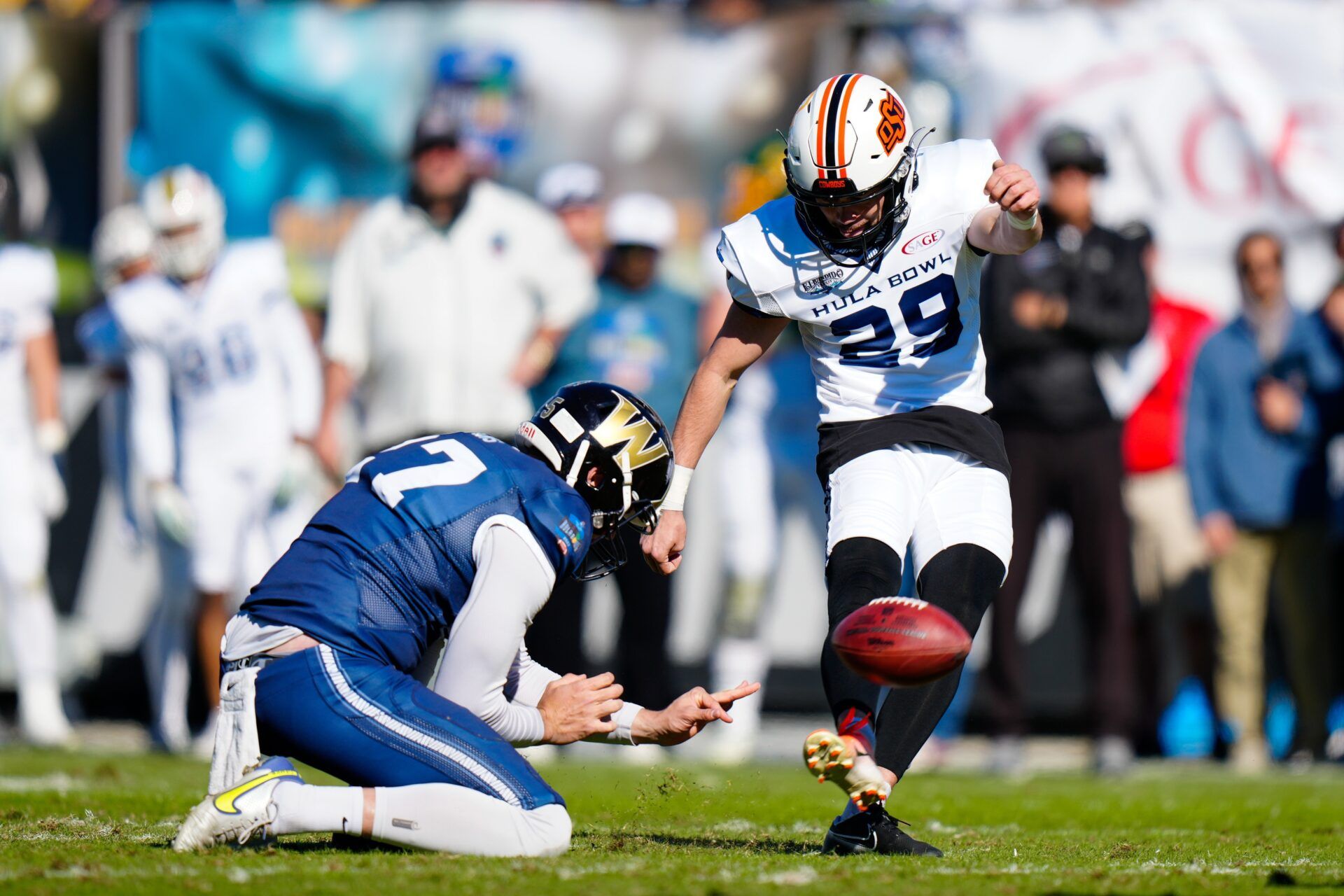 Team Kai kicker Tanner Brown (29) of the Oklahoma State Cowboys kicks a field goal against Team Aina during the second half in the 2023 Hula Bowl at UCF FBC Mortgage Stadium.