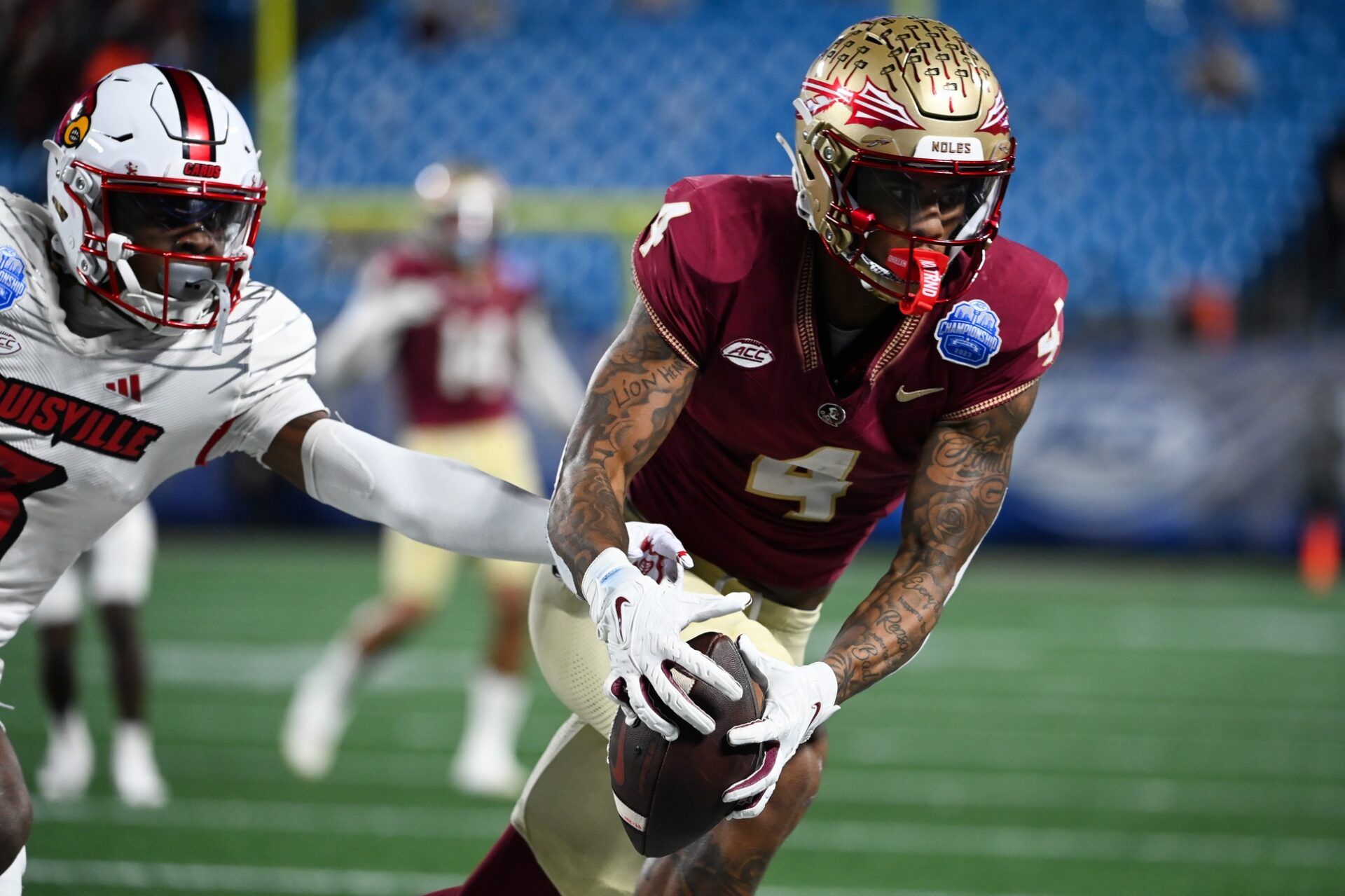 Florida State Seminoles WR Keon Coleman (4) makes a catch against the Louisville Cardinals.