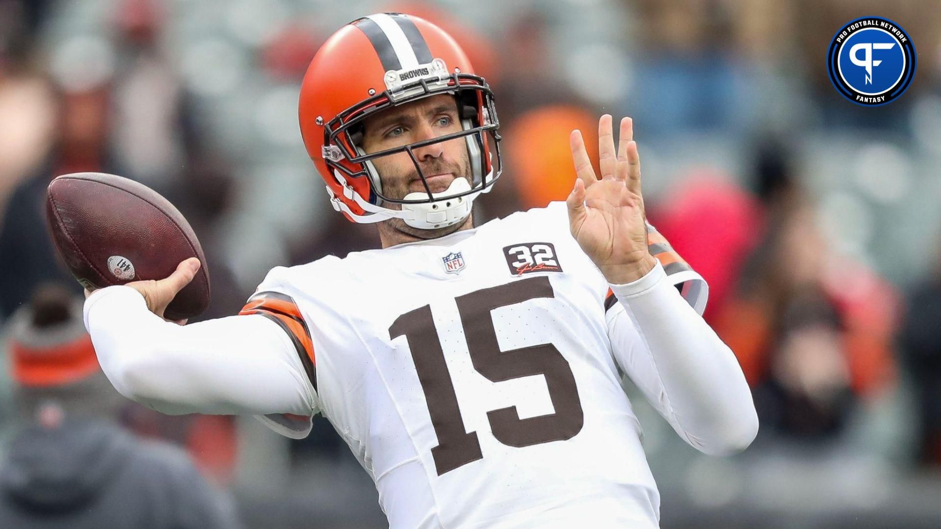 Cleveland Browns quarterback Joe Flacco (15) throws a pass during warmups before the game against the Cincinnati Bengals at Paycor Stadium.