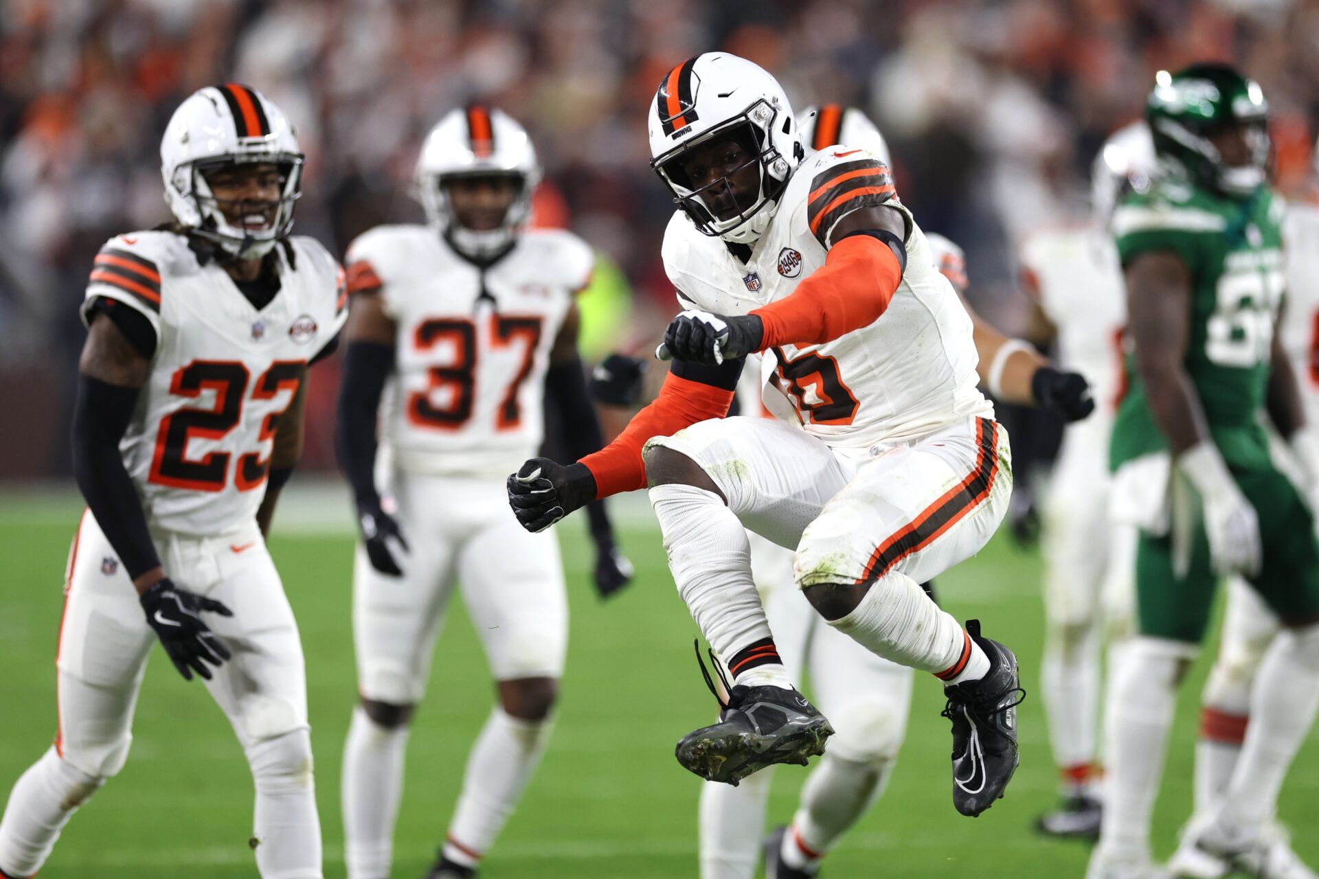 Cleveland Browns linebacker Jeremiah Owusu-Koramoah (6) celebrates after a tackle against the New York Jets during the first half at Cleveland Browns Stadium.