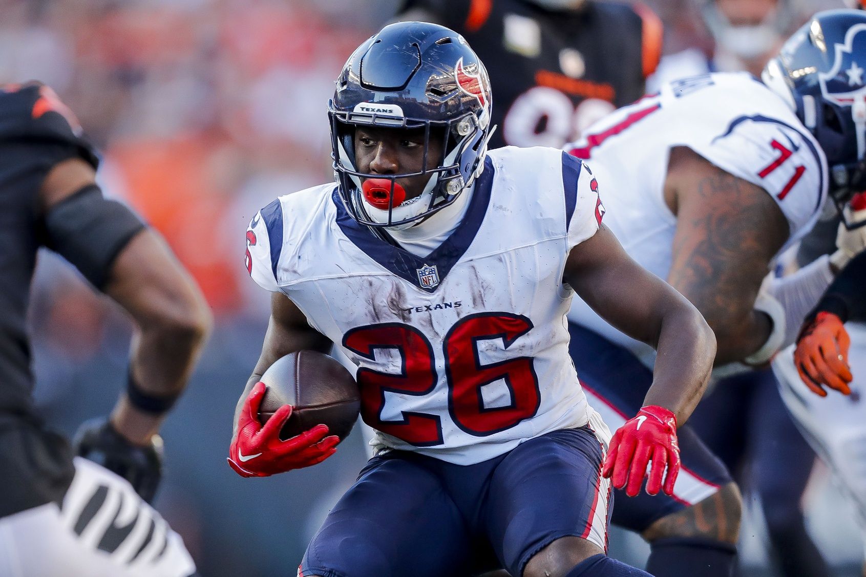 Houston Texans running back Devin Singletary (26) runs with the ball against the Cincinnati Bengals in the second half at Paycor Stadium.