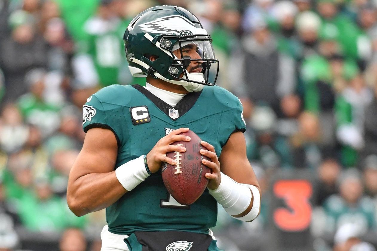 Philadelphia Eagles quarterback Jalen Hurts (1) against the Arizona Cardinals at Lincoln Financial Field.