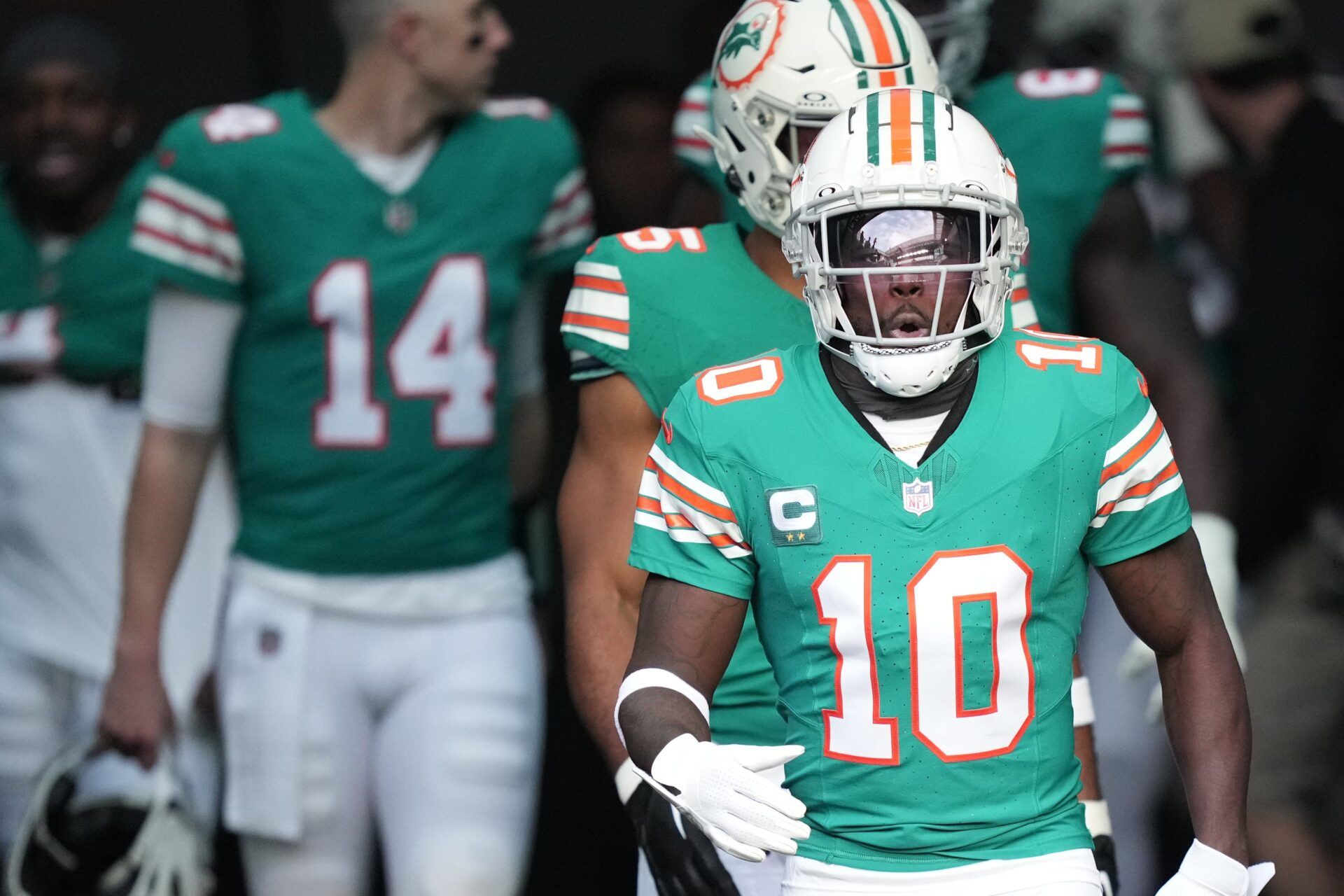 Miami Dolphins wide receiver Tyreek Hill (10) heads out to warm-up before the NFL game against the Dallas Cowboys