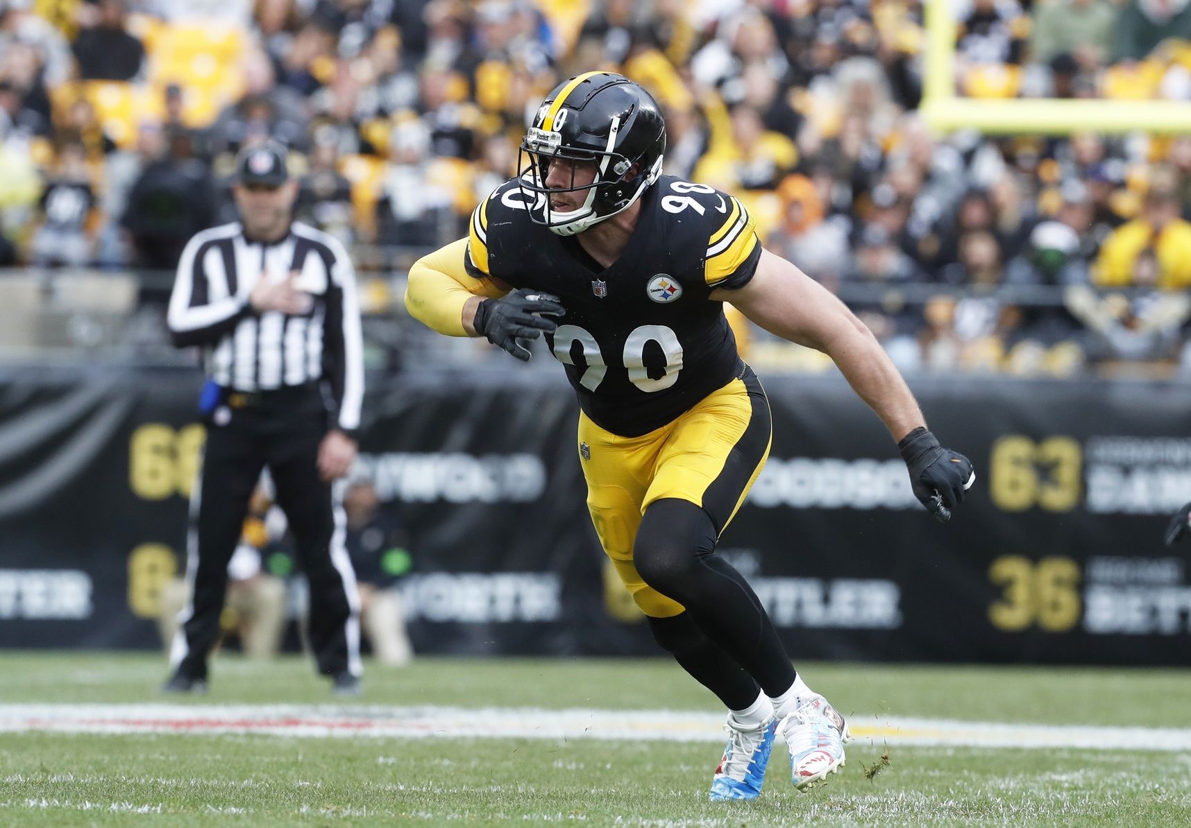 Pittsburgh Steelers linebacker T.J. Watt (90) pass rushes at the line of scrimmage against the Arizona Cardinals during the second quarter at Acrisure Stadium.