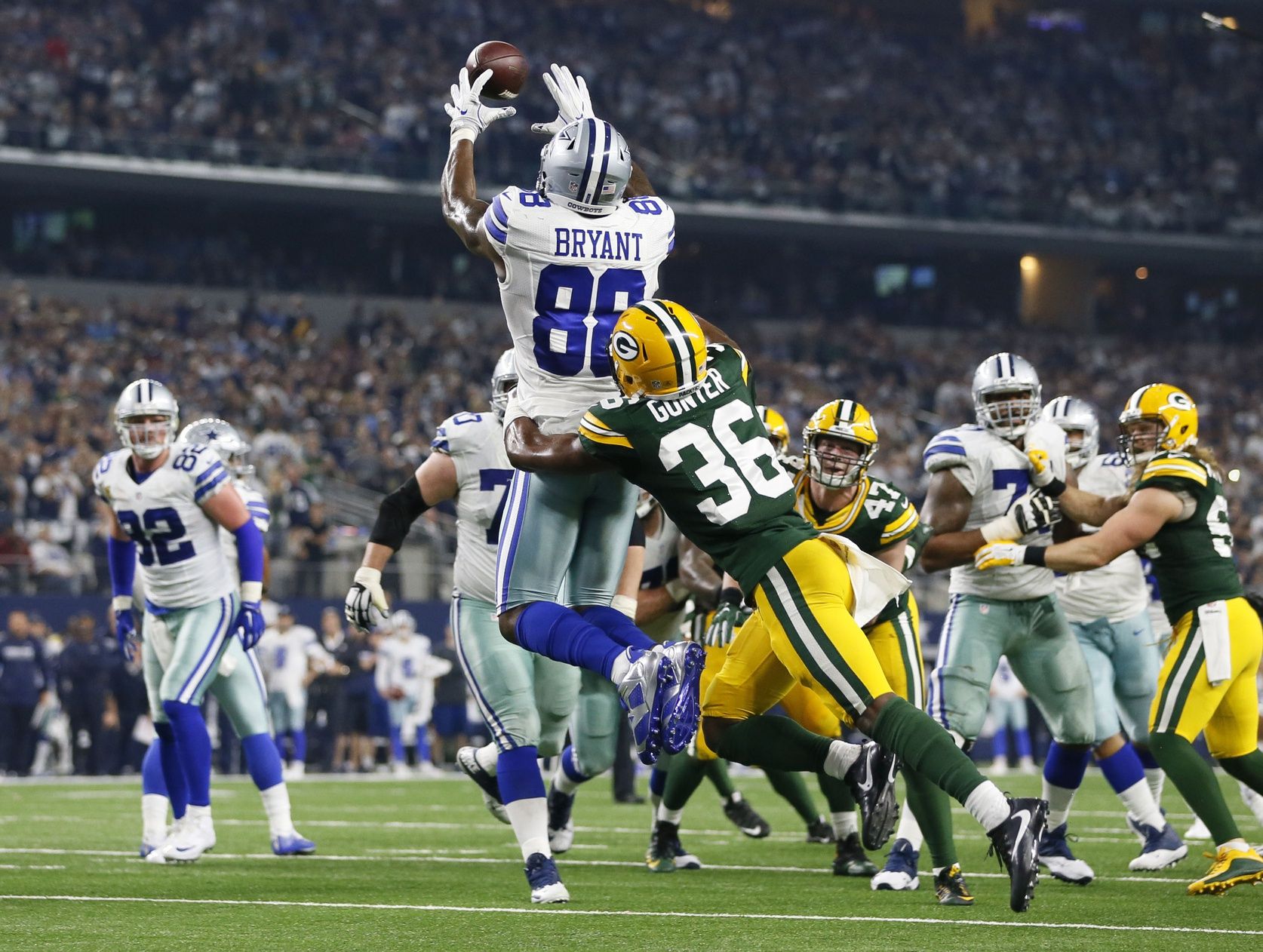 Dallas Cowboys wide receiver Dez Bryant (88) catches a touchdown against Green Bay Packers cornerback LaDarius Gunter (36) during the fourth quarter in the NFC Divisional playoff game at AT&T Stadium.