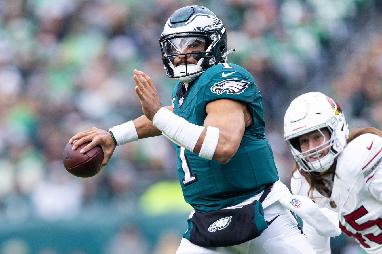 Philadelphia Eagles quarterback Jalen Hurts (1) passes for a touchdown during the second quarter against the Arizona Cardinals at Lincoln Financial Field.