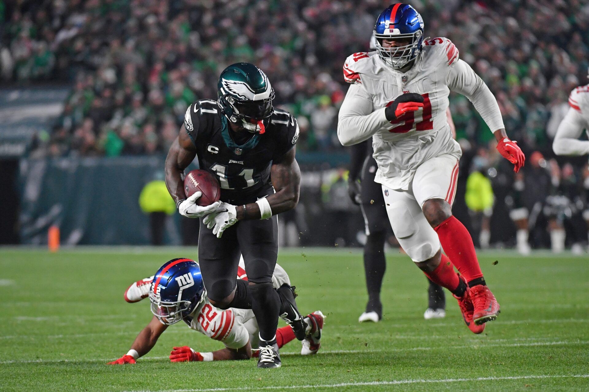 Philadelphia Eagles WR A.J. Brown (11) runs after the catch against the New York Giants.