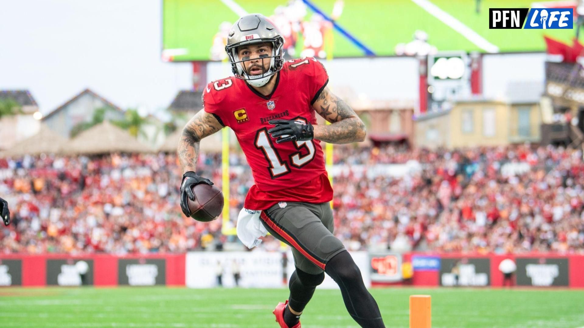 Tampa Bay Buccaneers wide receiver Mike Evans (13) catches the touchdown against the Jacksonville Jaguars in the second quarter at Raymond James Stadium.