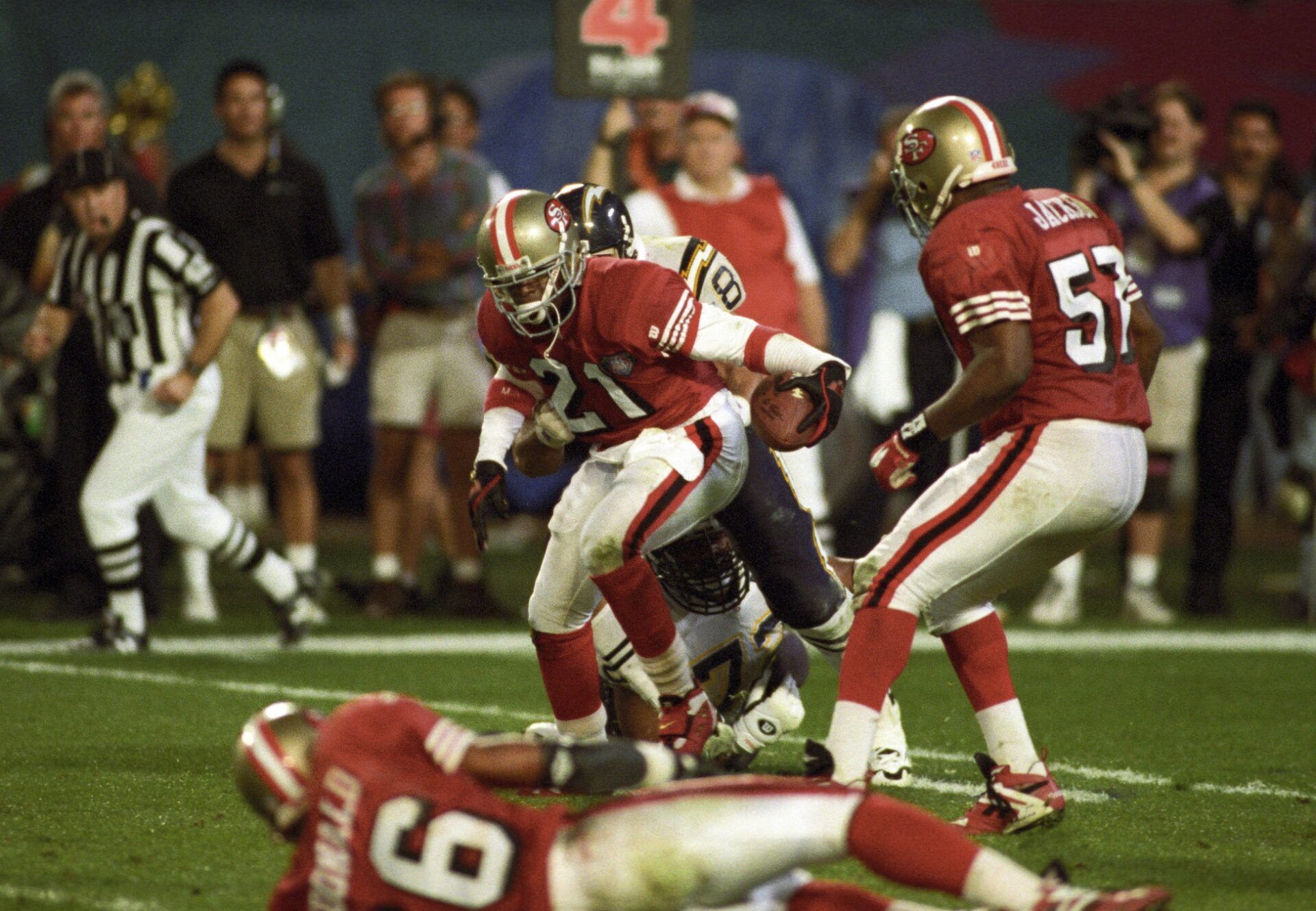 Deion Sanders (21) in action against San Diego Chargers tight end Alfred Pupunu (86) during Super Bowl XXIX at Joe Robbie Stadium.