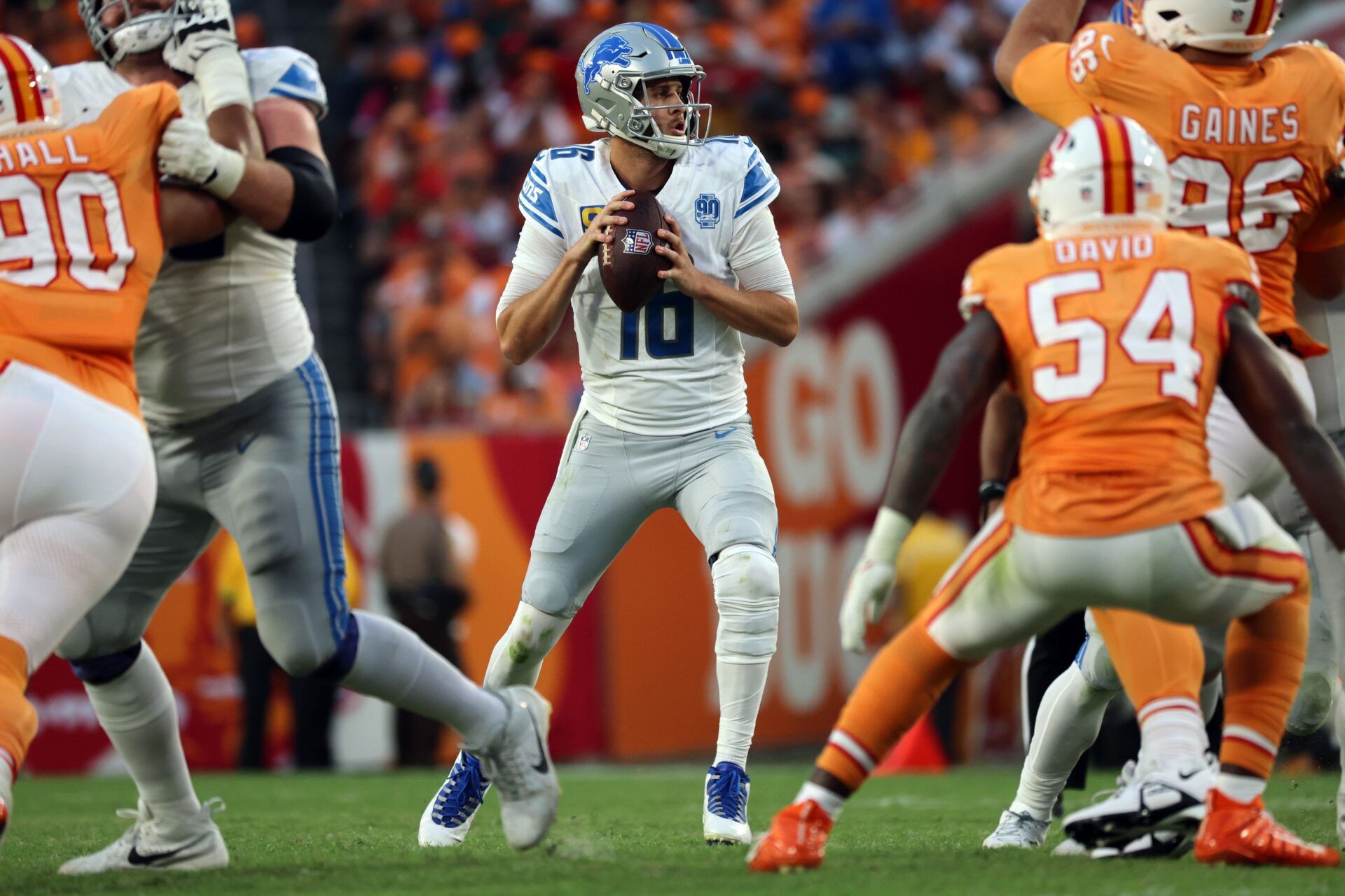 Detroit Lions QB Jared Goff (16) looks to pass against the Tampa Bay Buccaneers.