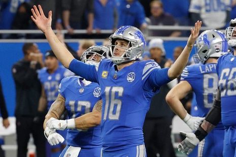 Detroit Lions QB Jared Goff (16) raises his arms after their win over the Los Angeles Rams.