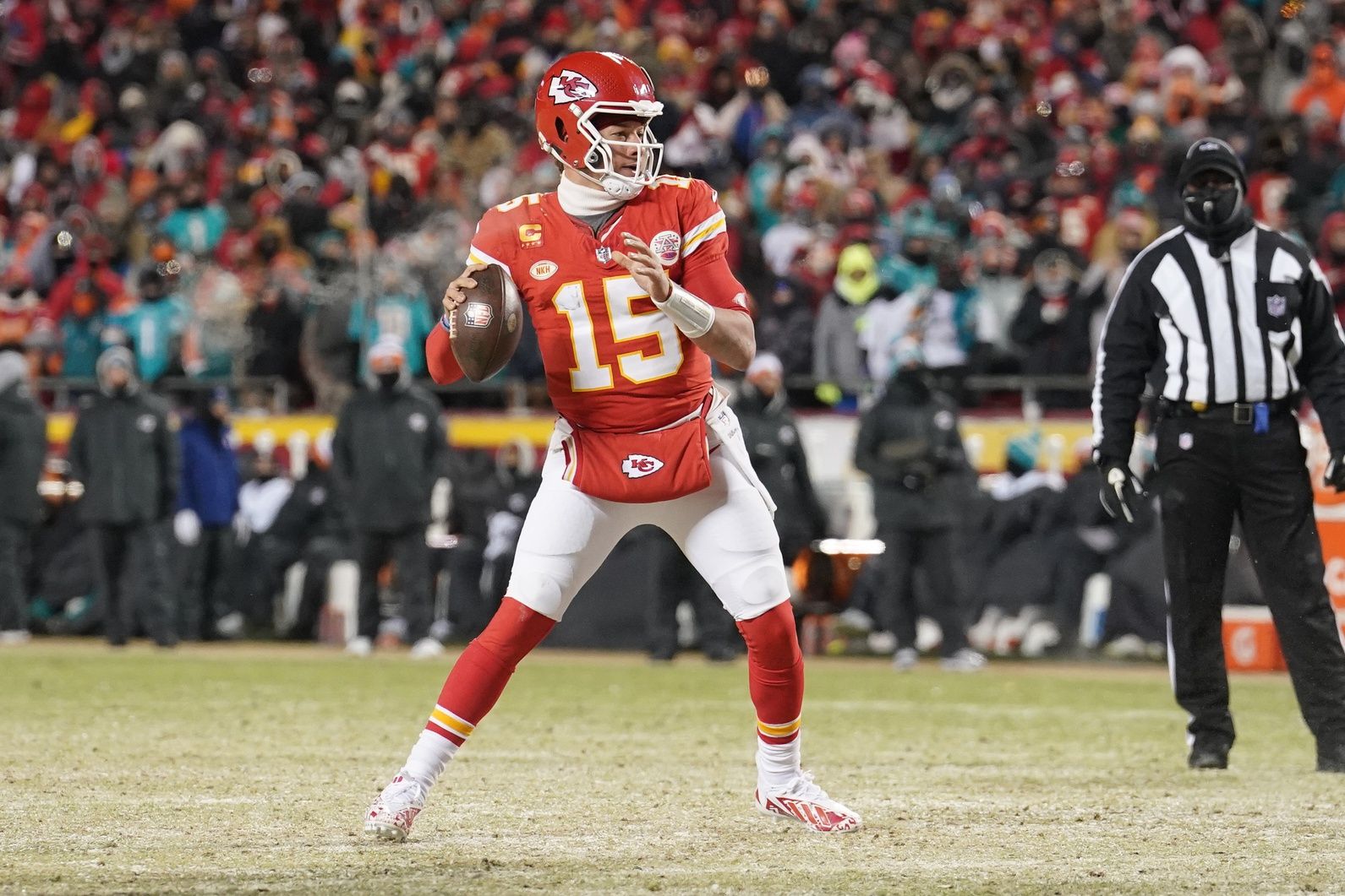 Kansas City Chiefs QB Patrick Mahomes (15) gets set to pass against the Miami Dolphins.