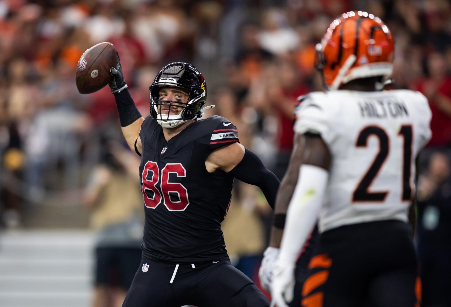 Arizona Cardinals tight end Zach Ertz (87) celebrates a touchdown against the Cincinnati Bengals in the first half at State Farm Stadium.