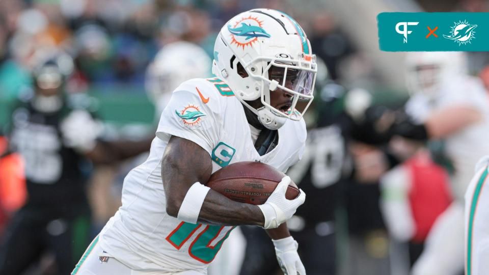 Miami Dolphins wide receiver Tyreek Hill (10) carries the ball during the first half against the New York Jets at MetLife Stadium.