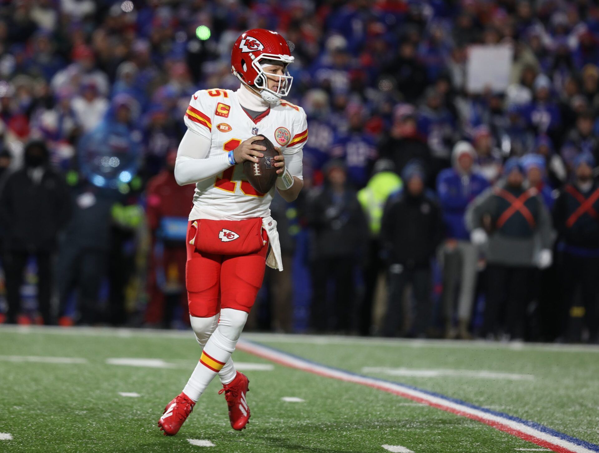 Kansas City Chiefs Patrick Mahomes has no pressure as he looks for an open receiver during the first half of the Bills divisional game against Kansas City Chiefs