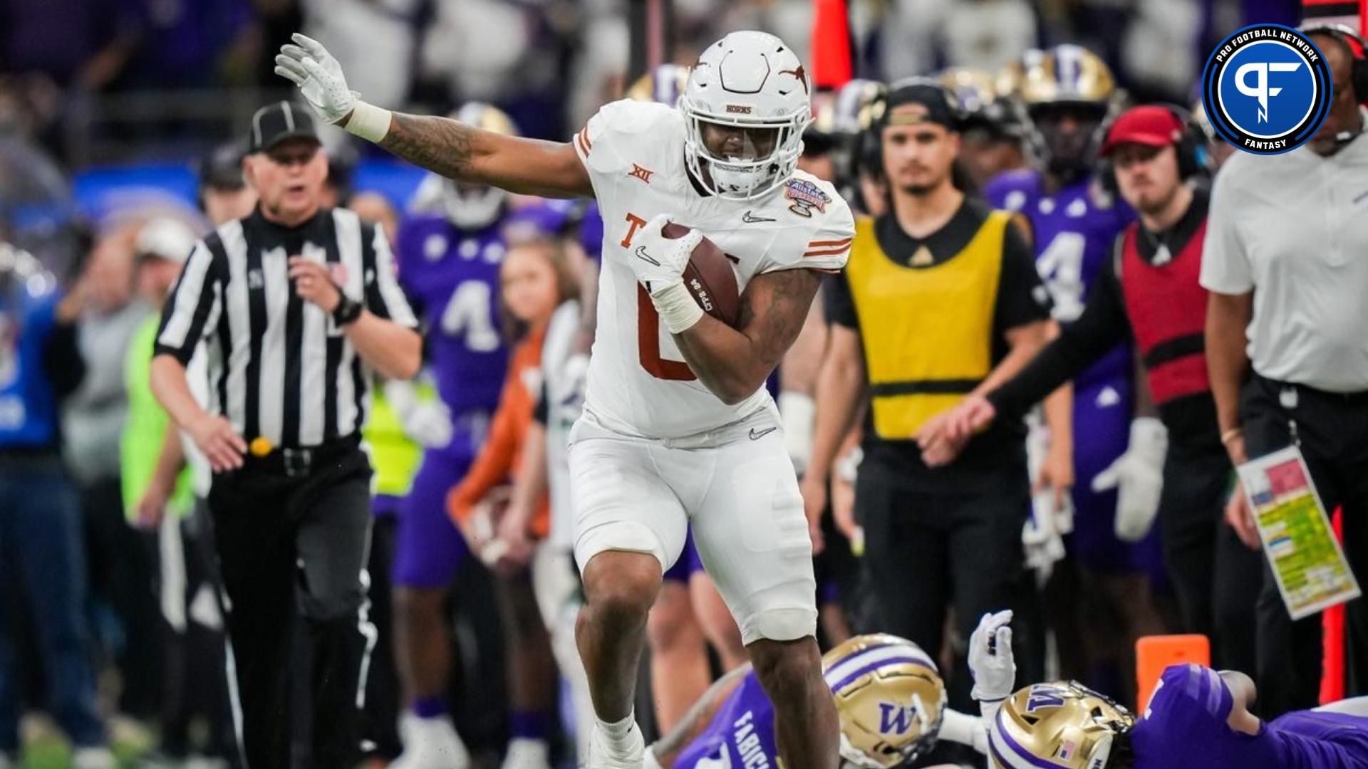 Texas Longhorns tight end Ja'Tavion Sanders (0) evades the Washington Huskies defense during the Sugar Bowl College Football Playoff semi-finals at the Ceasars Superdome.