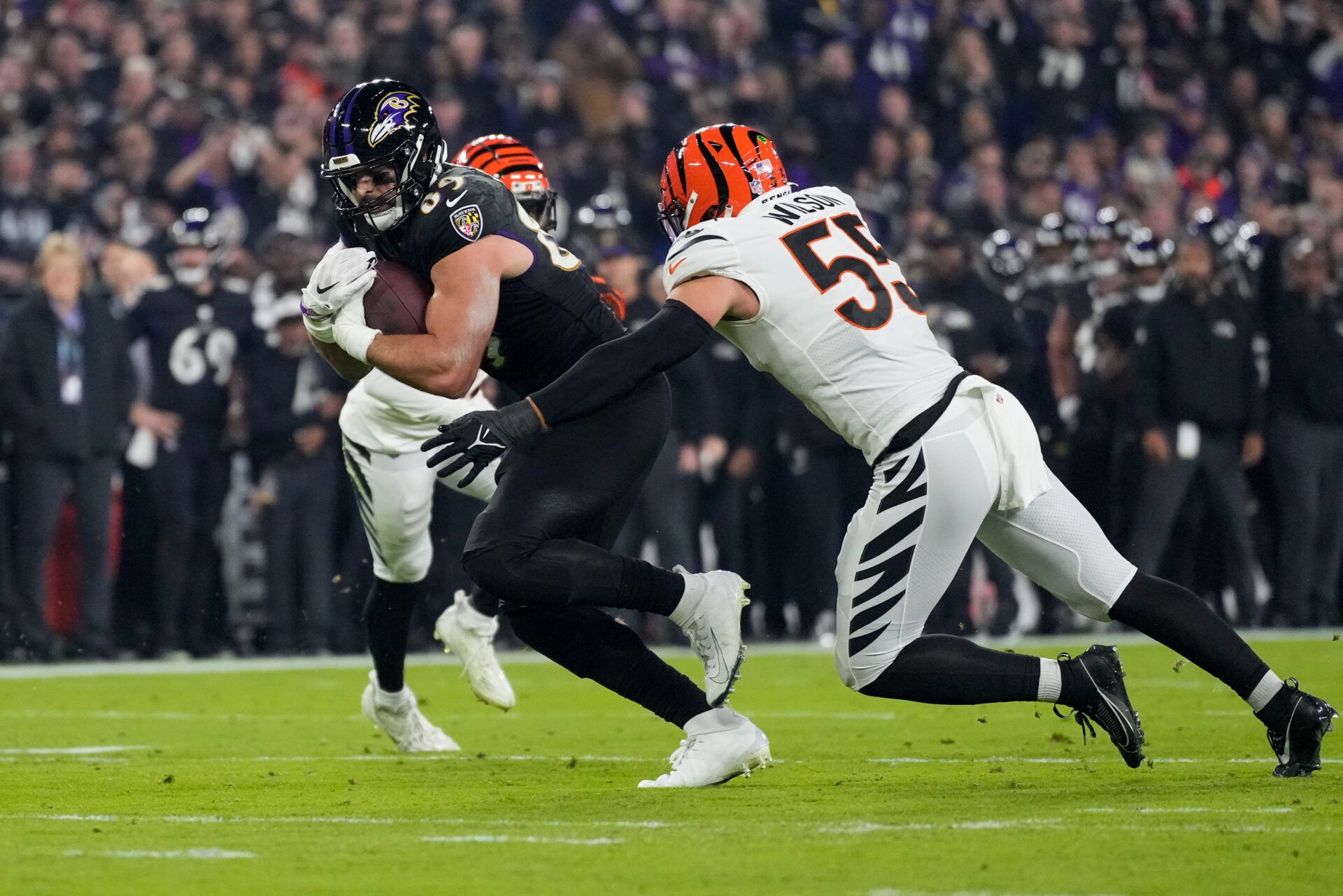 Baltimore Ravens tight end Mark Andrews (89) fights a tackle from Cincinnati Bengals linebacker Logan Wilson (55) in the first quarter in the first quarter at M&T Bank Stadium.