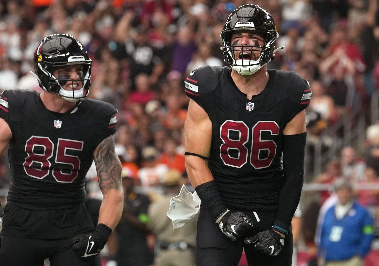 Arizona Cardinals tight end Zach Ertz (86) celebrates his touchdown reception against the Cincinnati Bengals at State Farm Stadium.