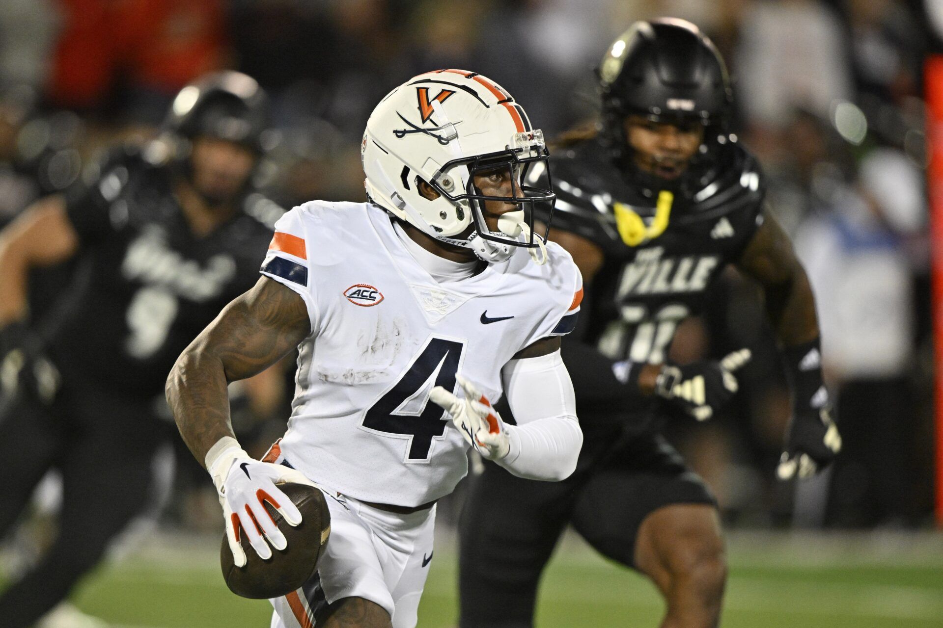 Virginia Cavaliers wide receiver Malik Washington (4) runs the ball against the Louisville Cardinals during the first quarter at L&N Federal Credit Union Stadium.