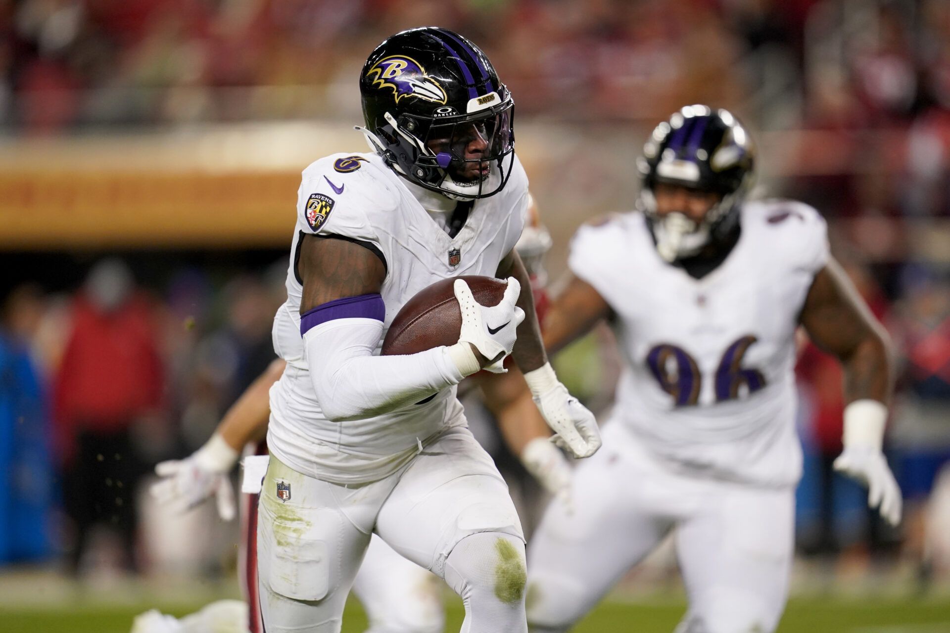 Baltimore Ravens linebacker Patrick Queen (6) runs with the ball after intercepting a pass against the San Francisco 49ers in the third quarter at Levi's Stadium.