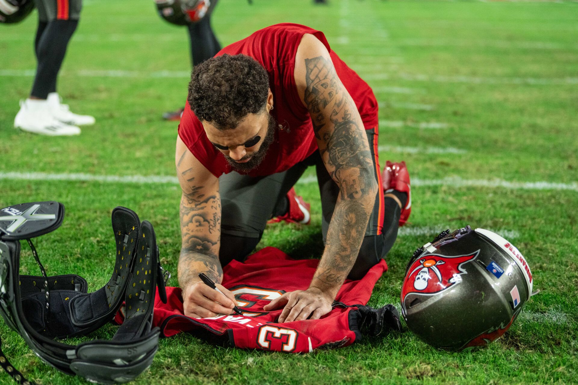 Tampa Bay Buccaneers wide receiver Mike Evans (13) signs his jersey after the game against the Jacksonville Jaguars at Raymond James Stadium.