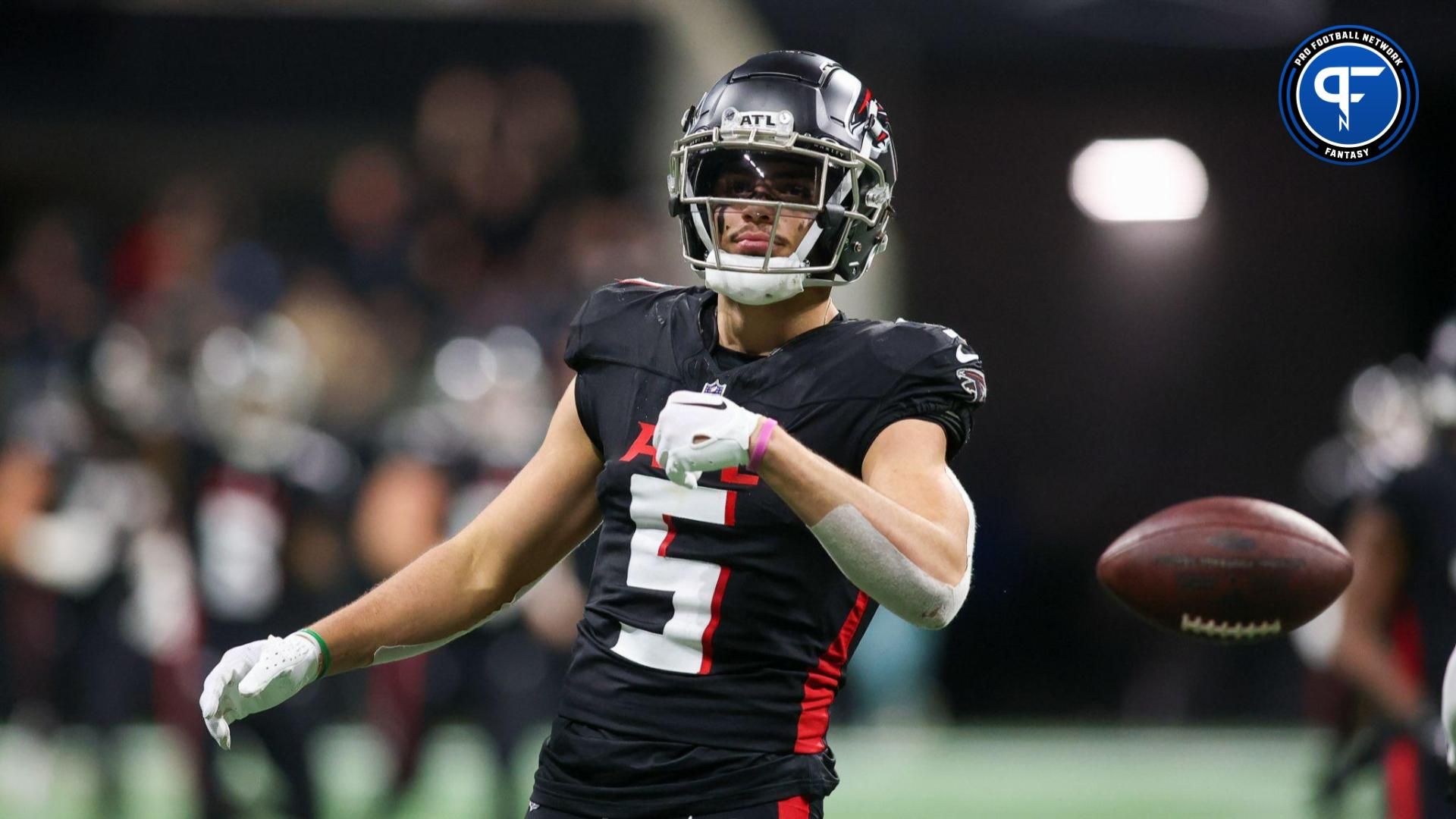 Atlanta Falcons wide receiver Drake London (5) reacts after a catch against the Tampa Bay Buccaneers in the second half at Mercedes-Benz Stadium.