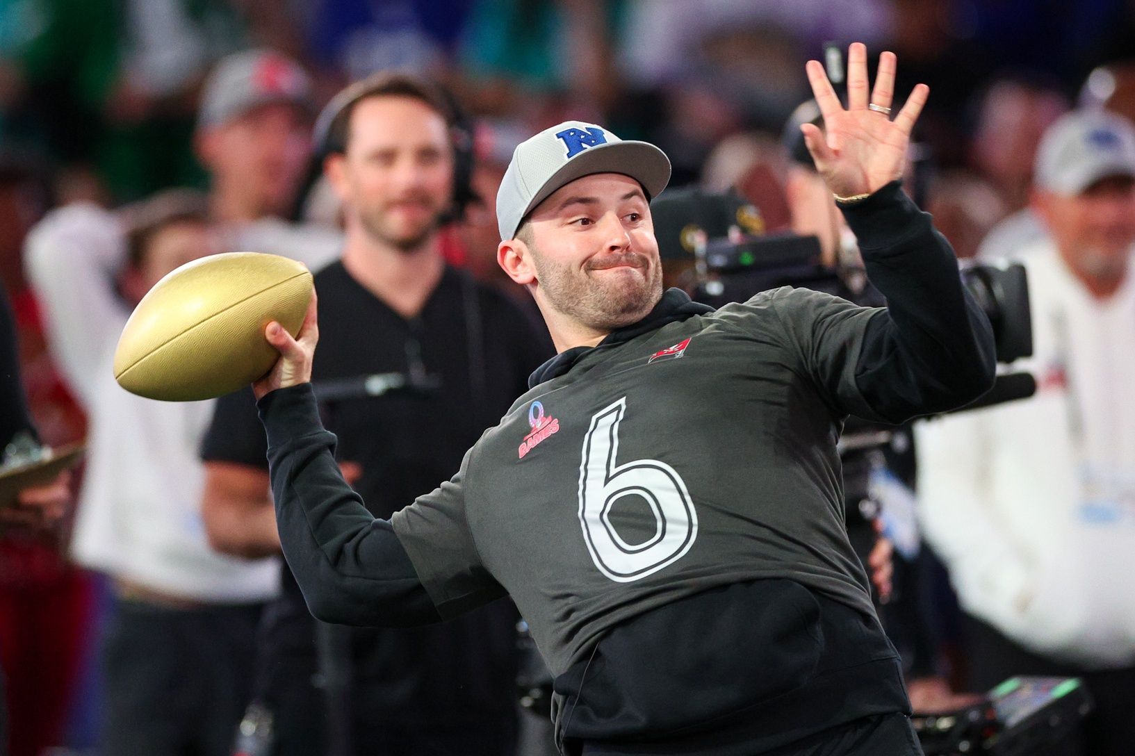 Tampa Bay Buccaneers QB Baker Mayfield (6) throws a pass during the Pro Bowl Skills Competition.