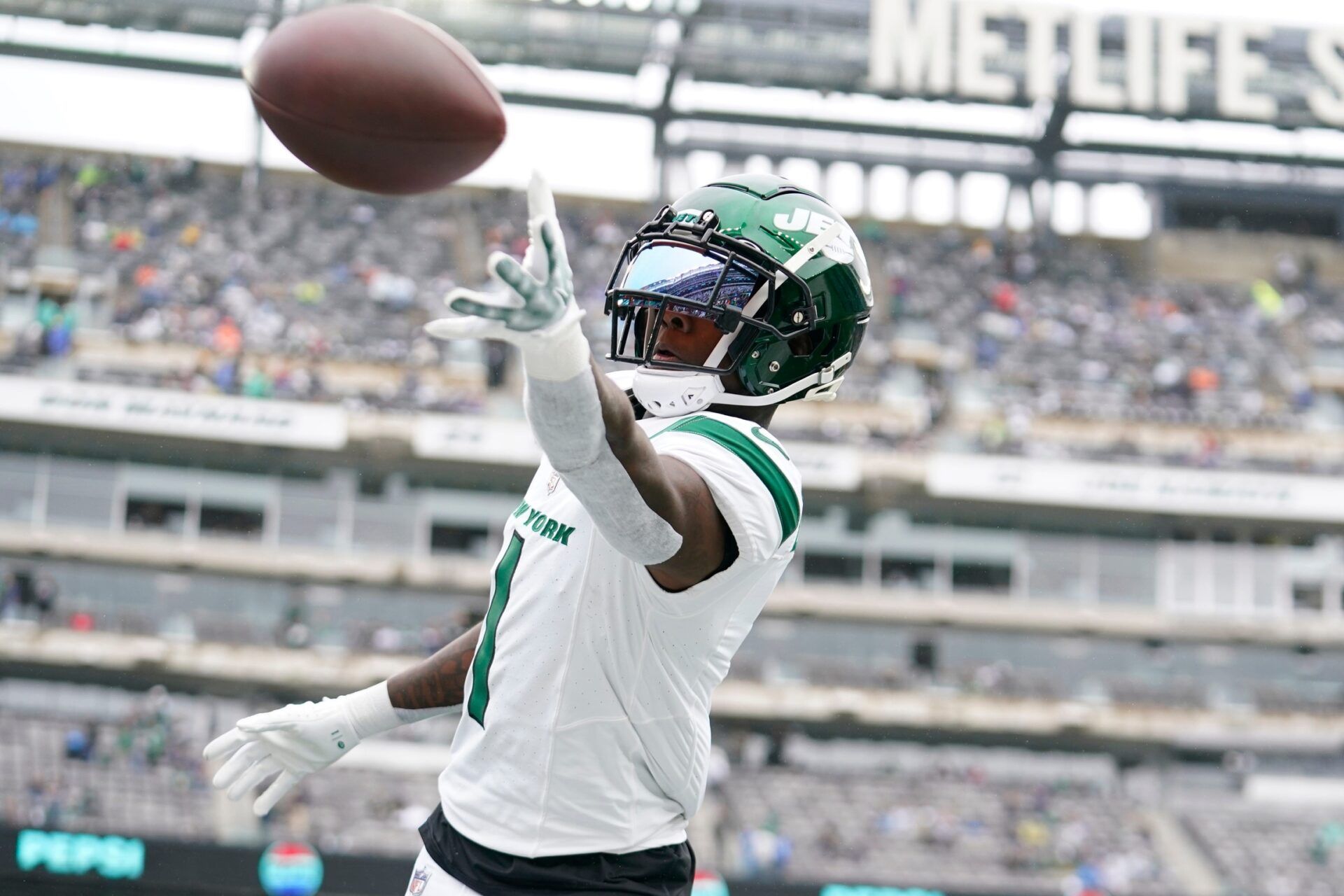 New York Jets cornerback Sauce Gardner (1) catches the ball during warmups before the Jets take on the New England Patriots at MetLife Stadium.