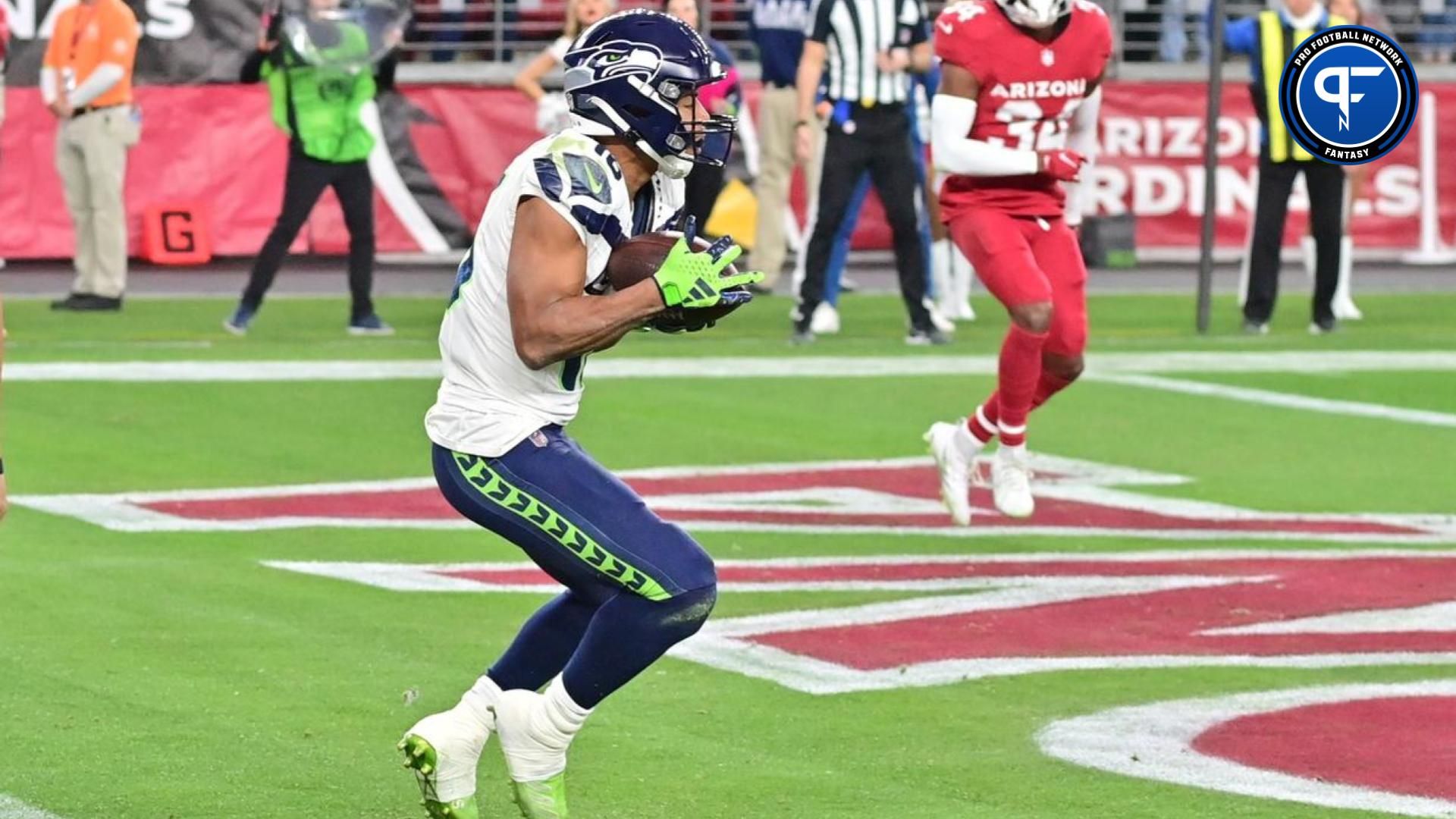 Seattle Seahawks wide receiver Tyler Lockett (16) catches the ball for a 2 point conversion in the second half against the Arizona Cardinals at State Farm Stadium.