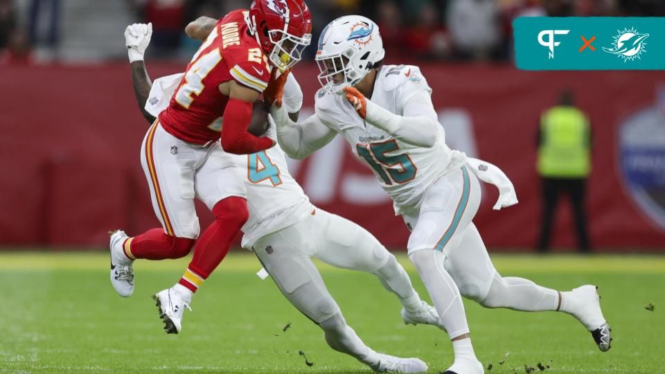 Kansas City Chiefs WR Skyy Moore (24) catches a pass defended by Miami Dolphins LB Jaelan Phillips (15).