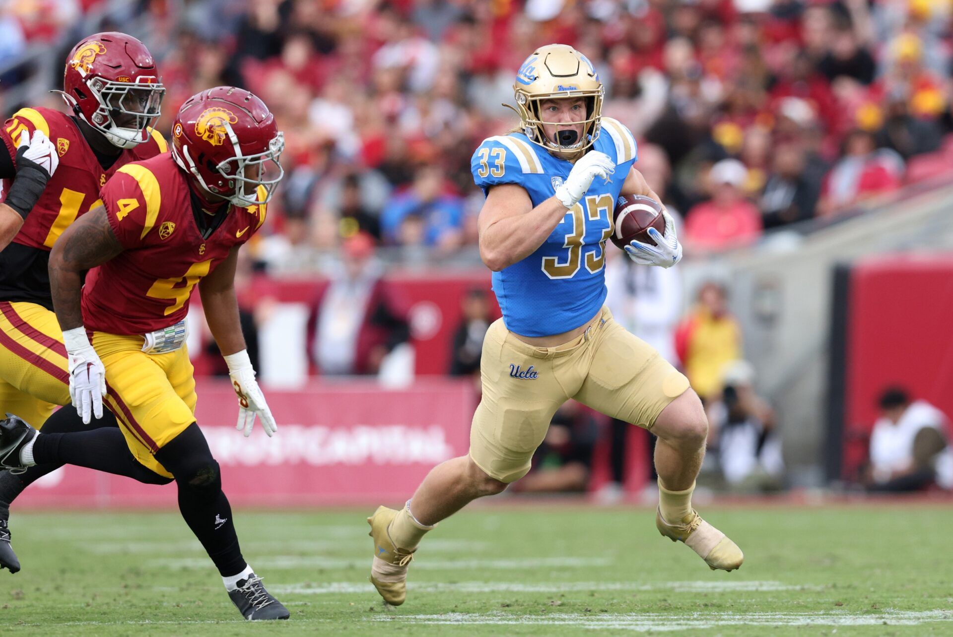 UCLA Bruins RB Carson Steele (33) runs the ball against the USC Trojans.