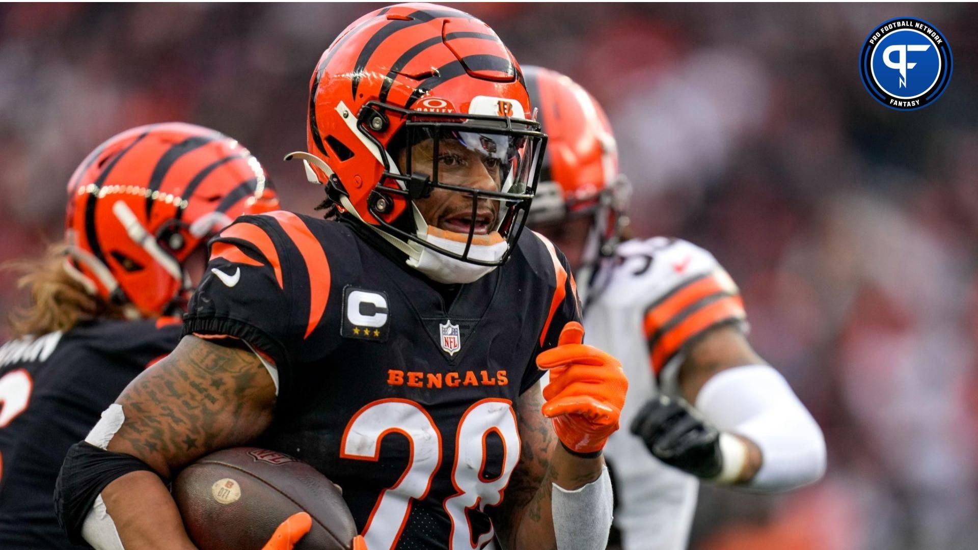 Cincinnati Bengals running back Joe Mixon (28) breaks away on a deep run in the first quarter of the NFL Week 18 game between the Cincinnati Bengals and the Cleveland Browns at Paycor Stadium